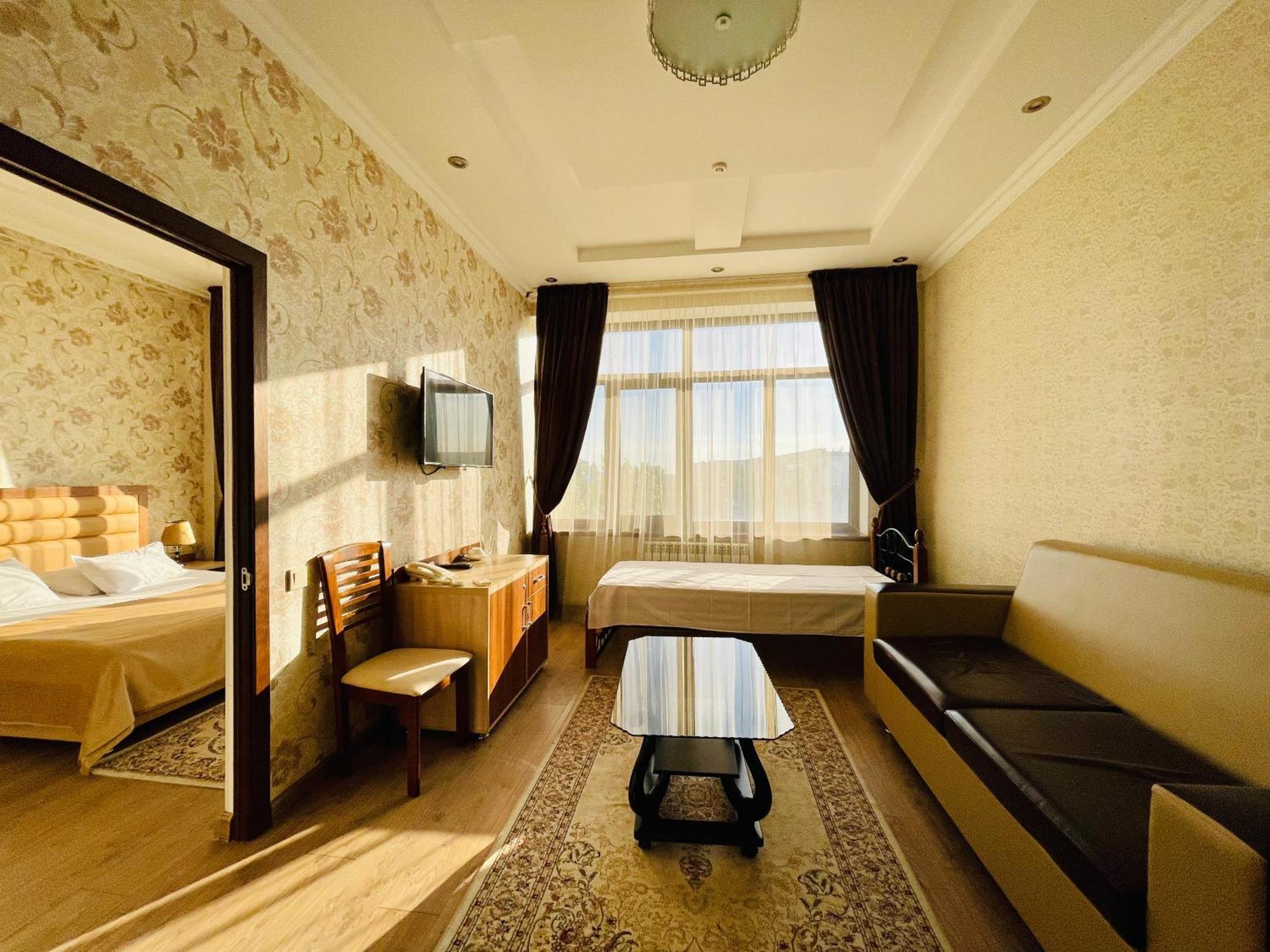 Hotel Dostyk Kyzylorda Exteriér fotografie